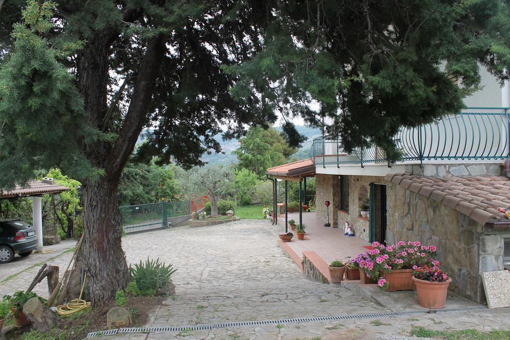 Bed & Breakfast Villa Flora Eredita Extérieur photo